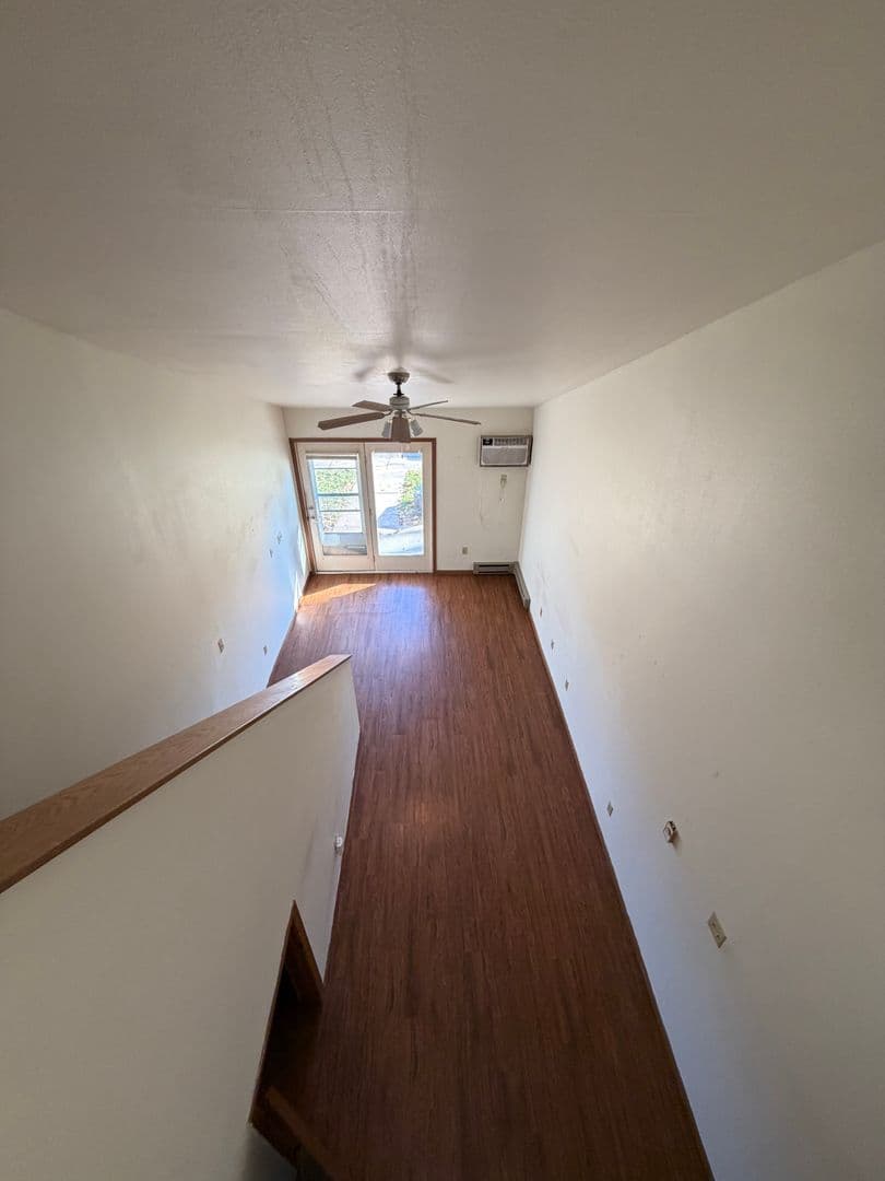 Woodville Apartment: 202 Oak Street