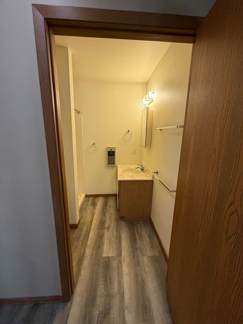 Woodville Apartment: 200 Oak Street