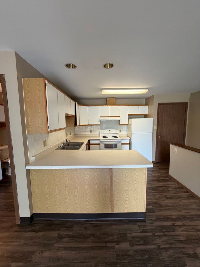 Black River Falls Apartment: 145 Rye Bluff Road