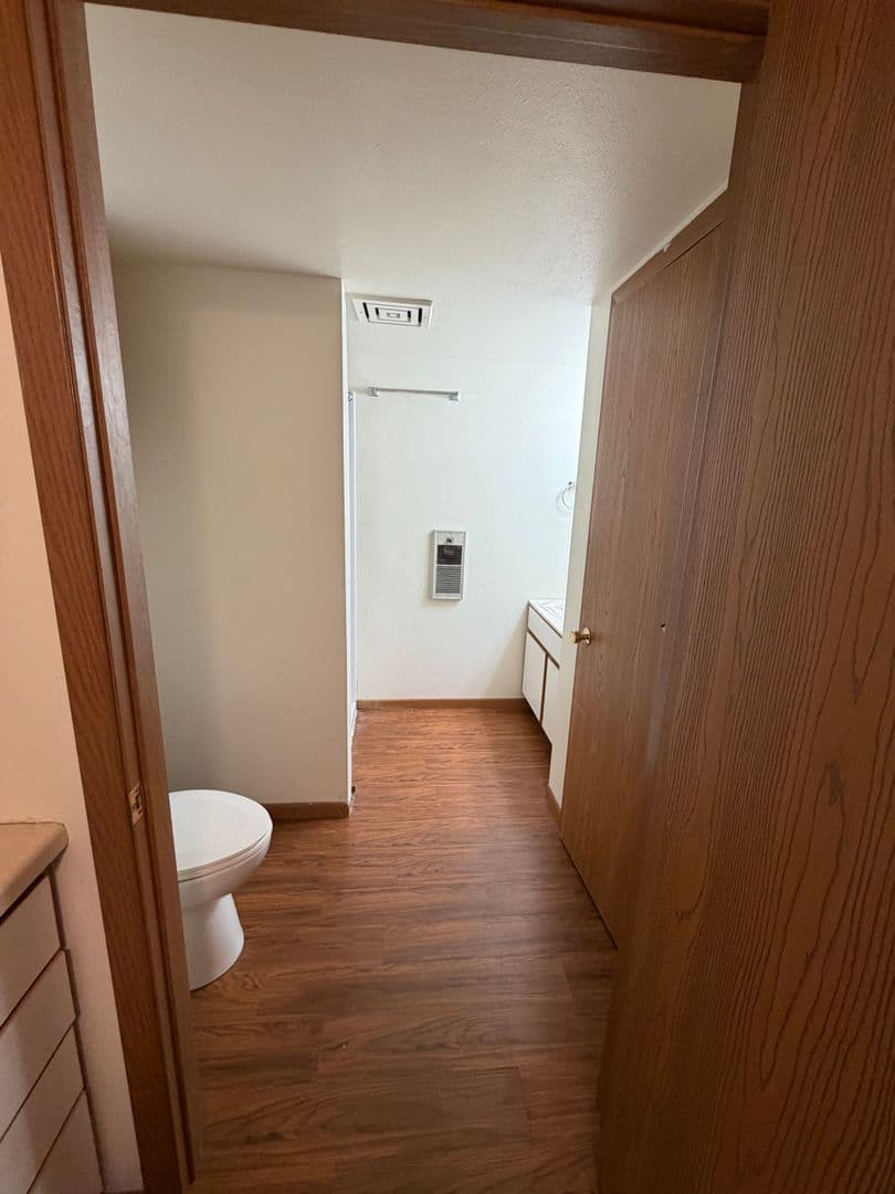 Woodville Apartment: 202 Oak Street