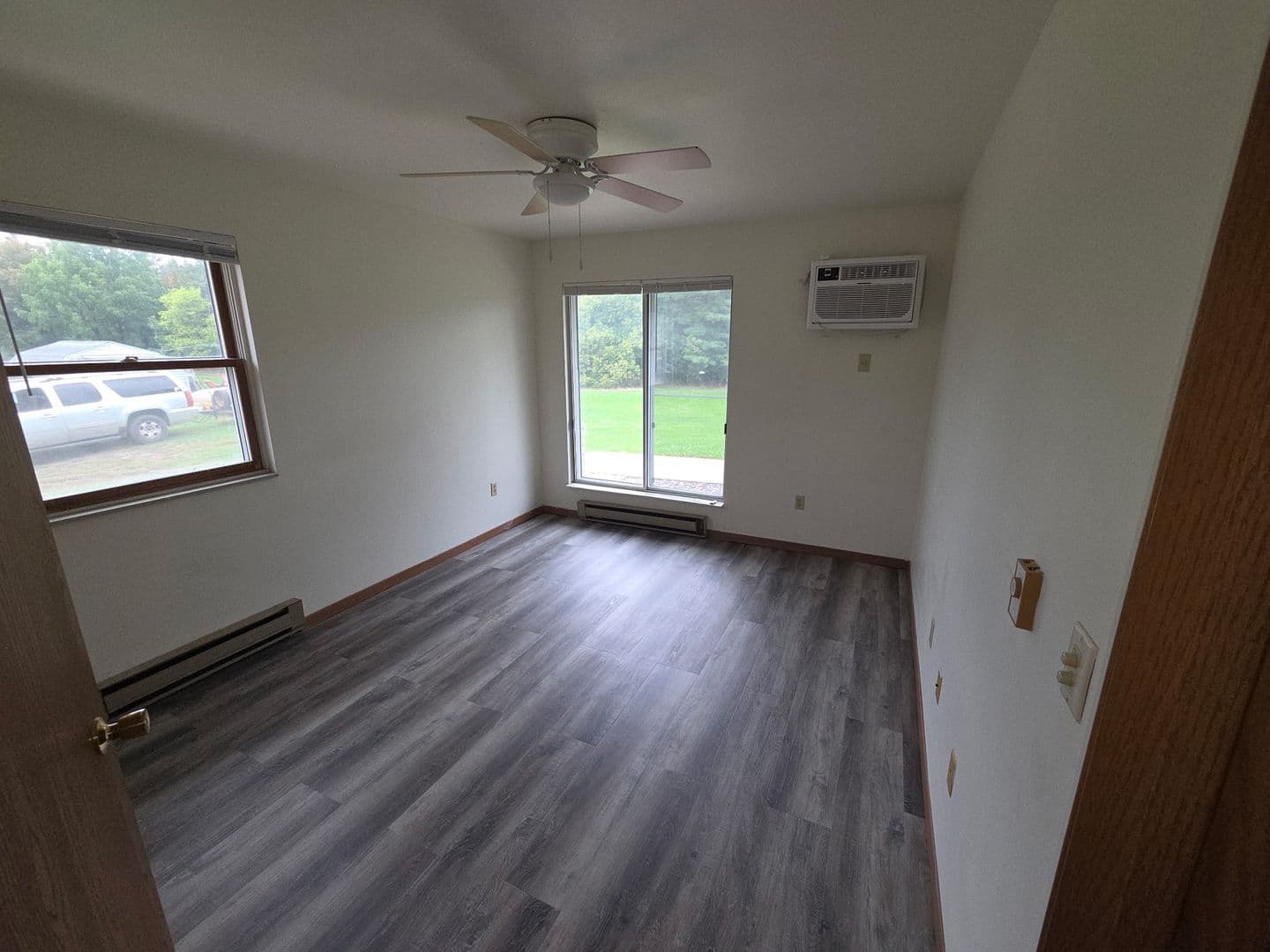 Woodville Apartment: 200 Oak Street