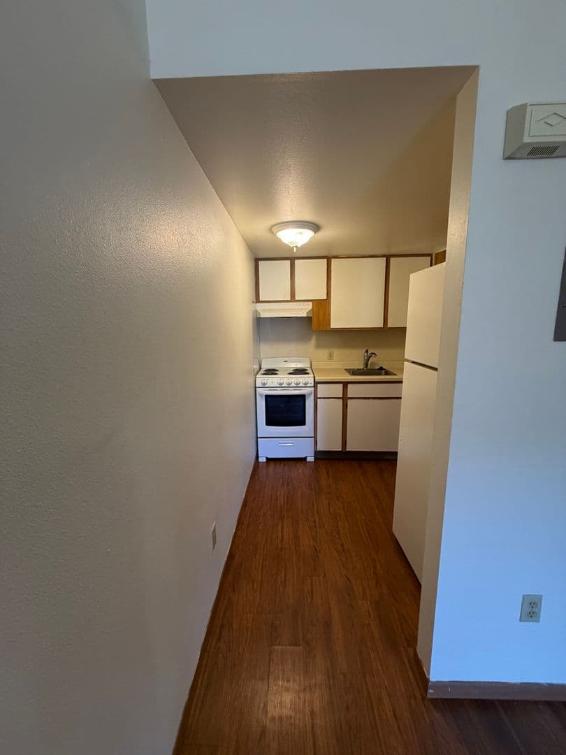 Woodville Apartment: 202 Oak Street