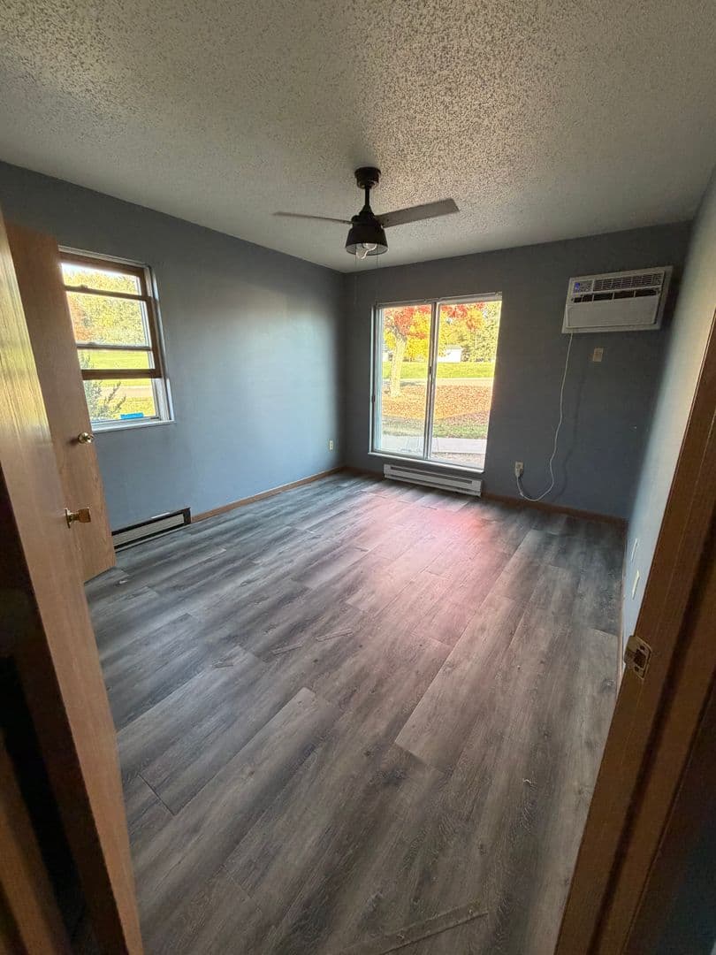 Woodville Apartment: 204 Oak Street