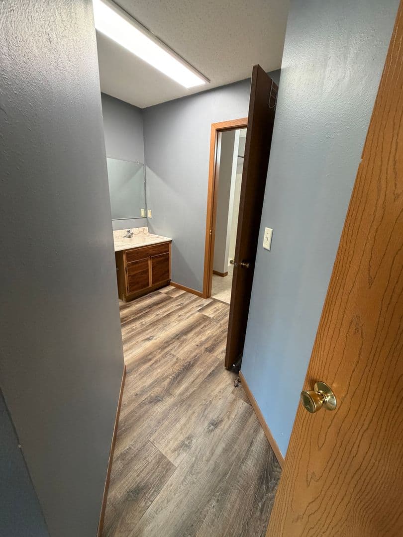 Woodville Apartment: 204 Oak Street