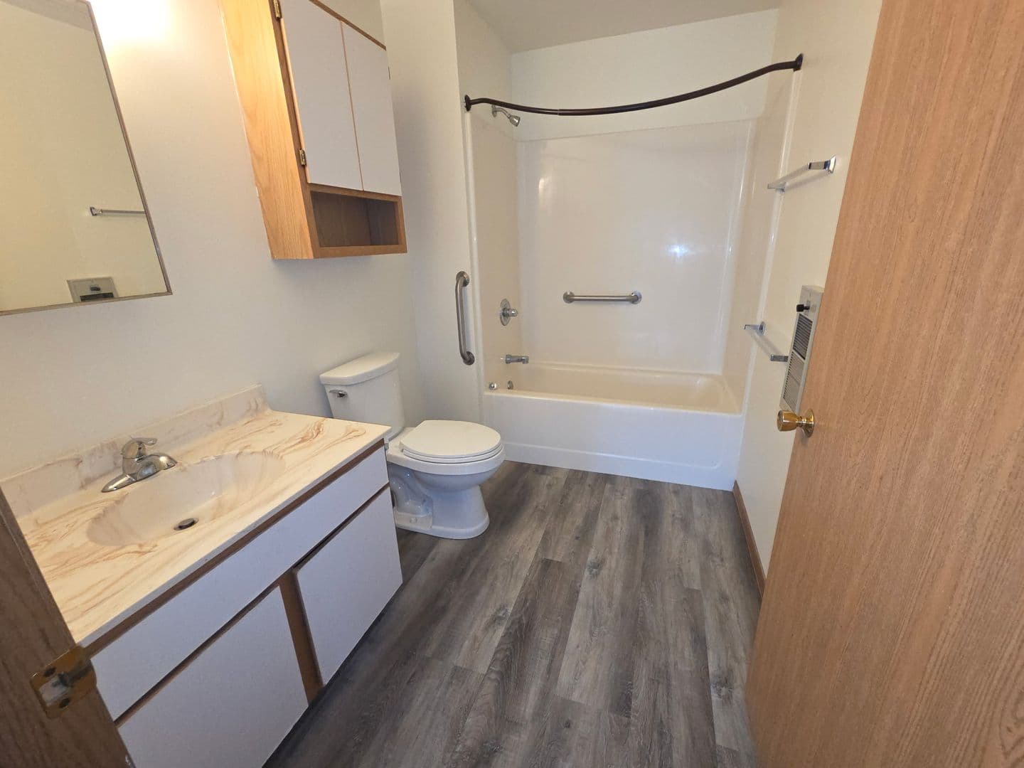 Woodville Apartment: 200 Oak Street