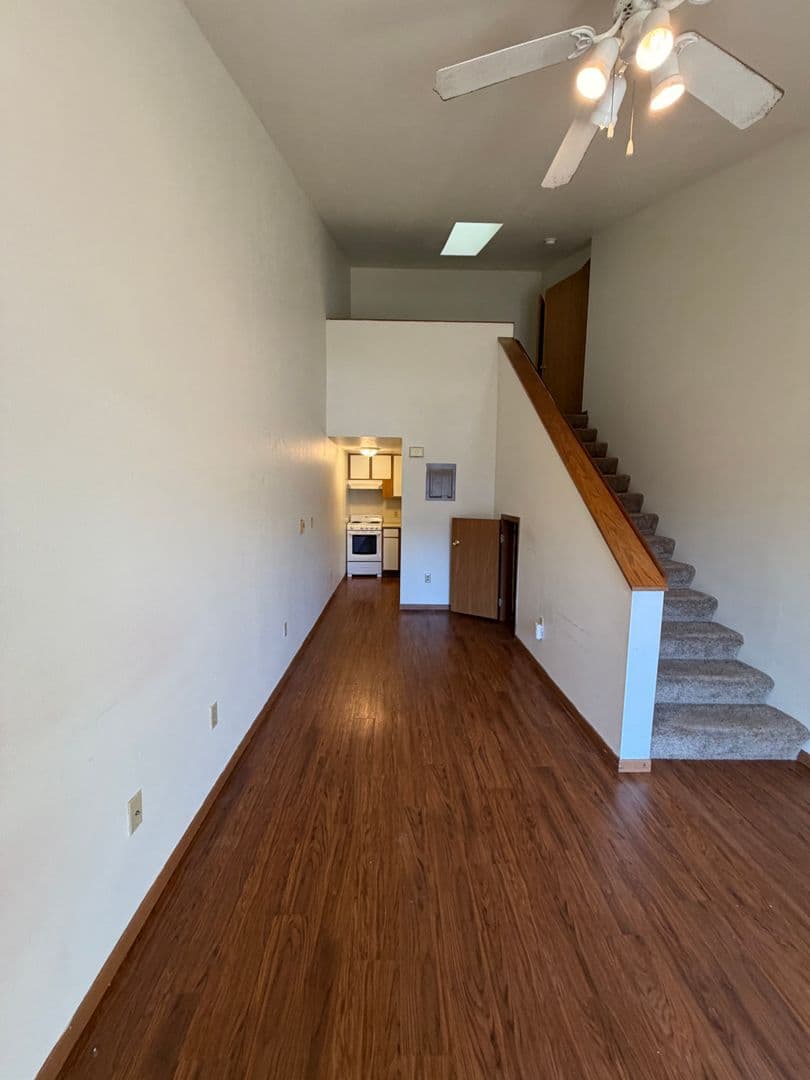 Woodville Apartment: 202 Oak Street