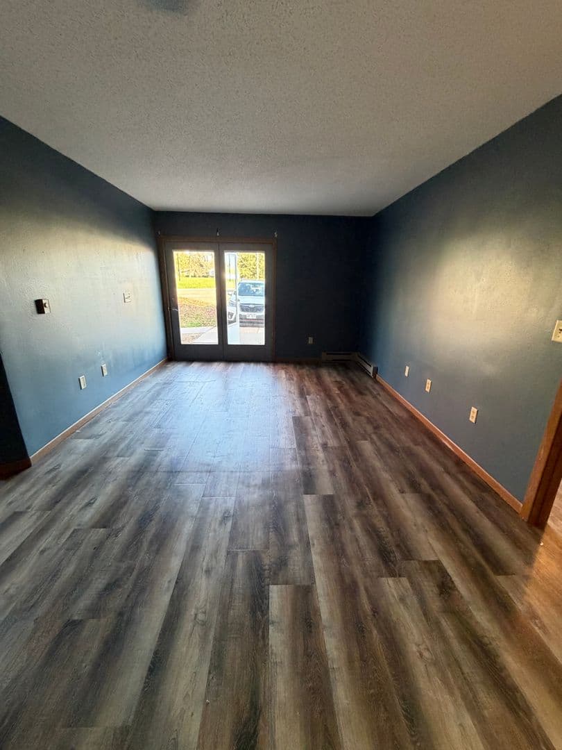 Woodville Apartment: 204 Oak Street
