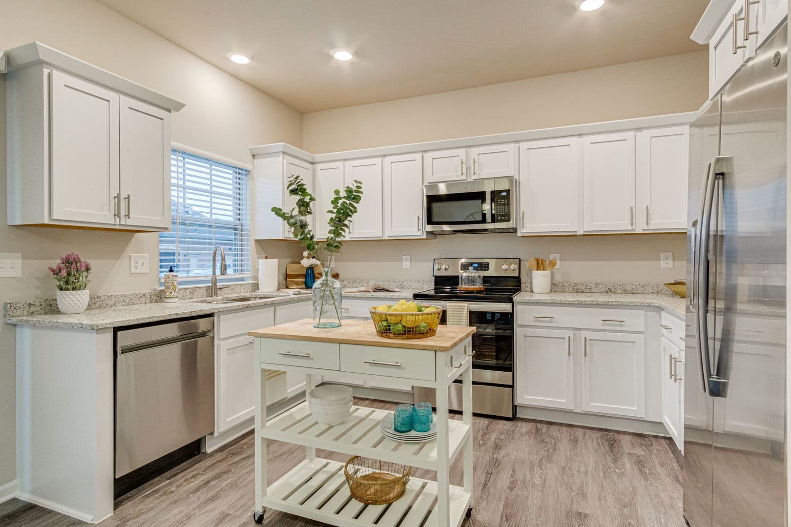 Clinton Township Apartment: 17721 Montage