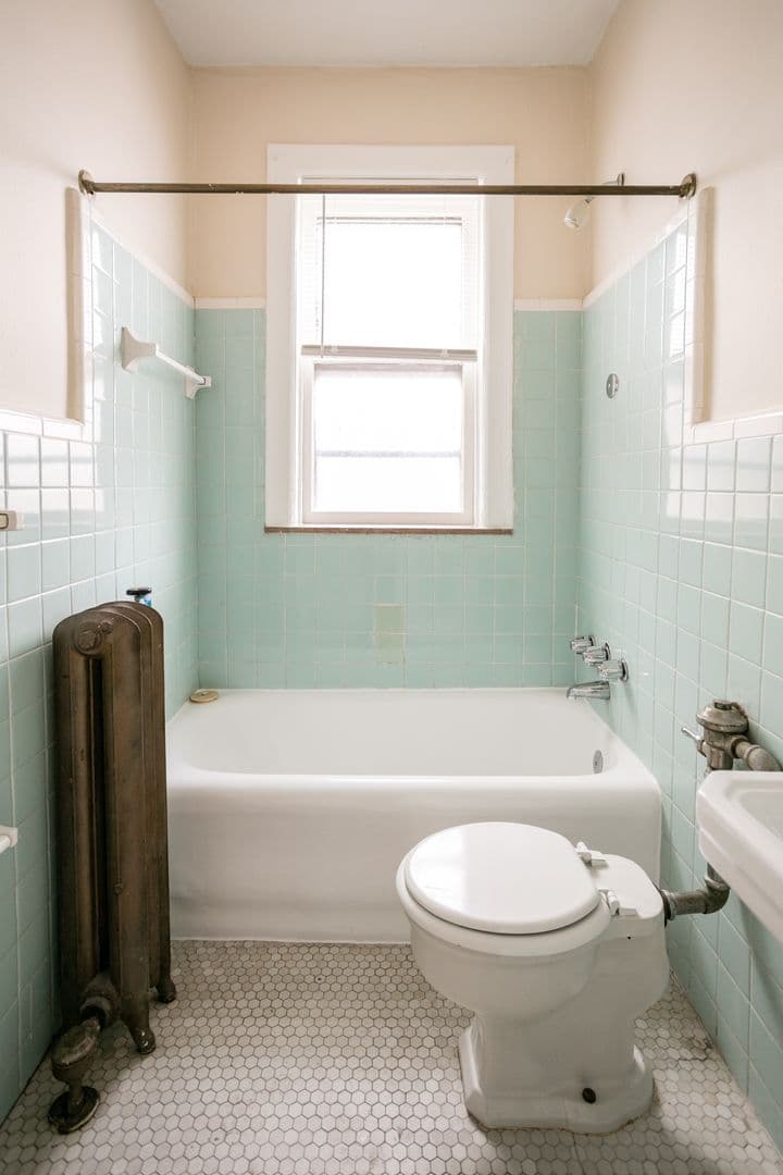 Detroit Apartment: 127 Seward Ave