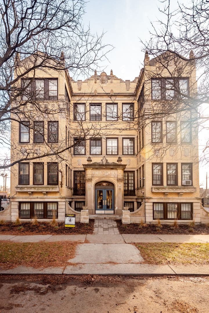 Detroit Apartment: 127 Seward Ave