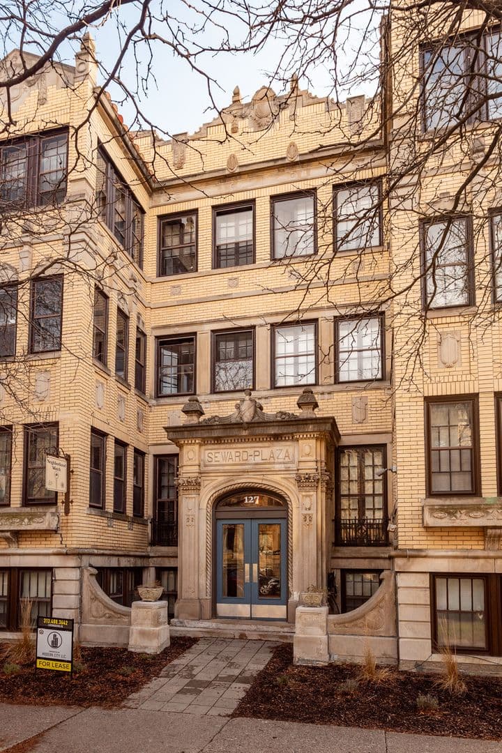 Detroit Apartment: 127 Seward Ave