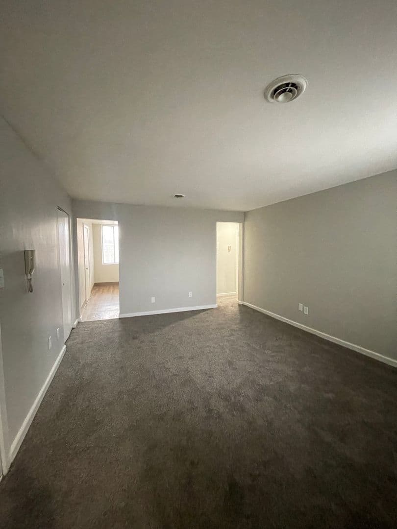 Detroit Apartment: 1400 Seward Street