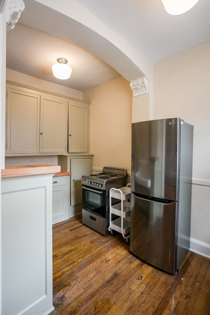Detroit Apartment: 127 Seward Ave