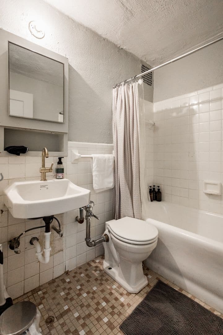 Detroit Apartment: 5440 Cass Ave
