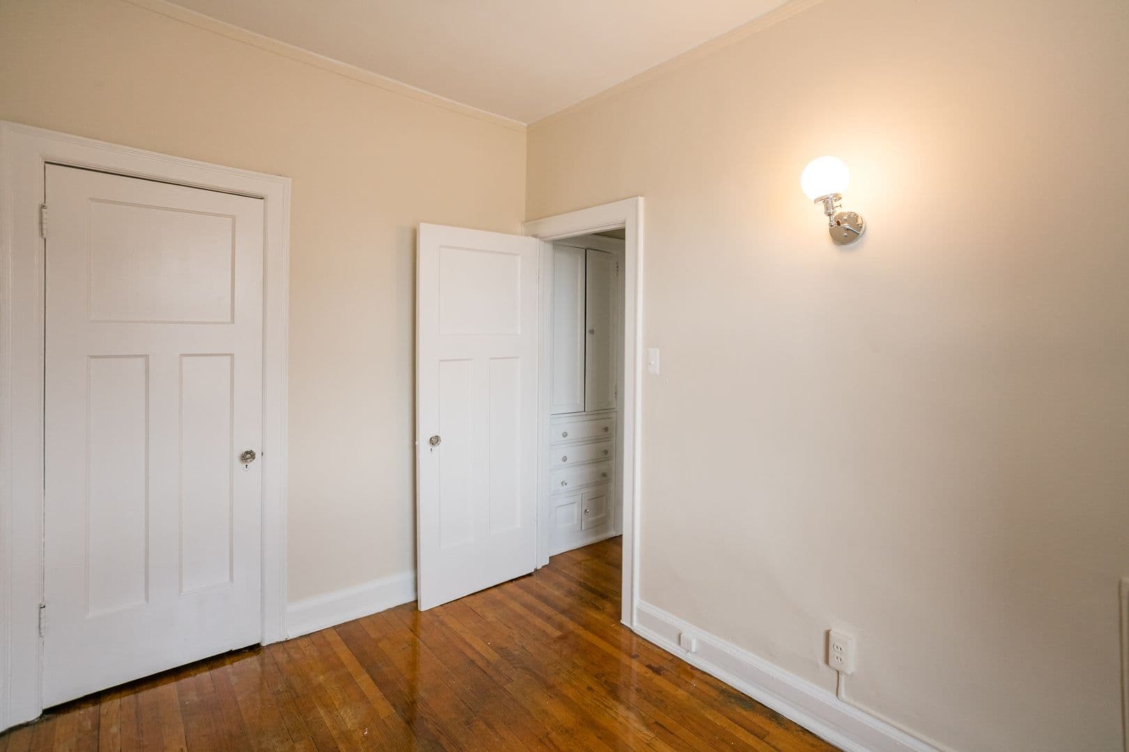 Detroit Apartment: 127 Seward Ave