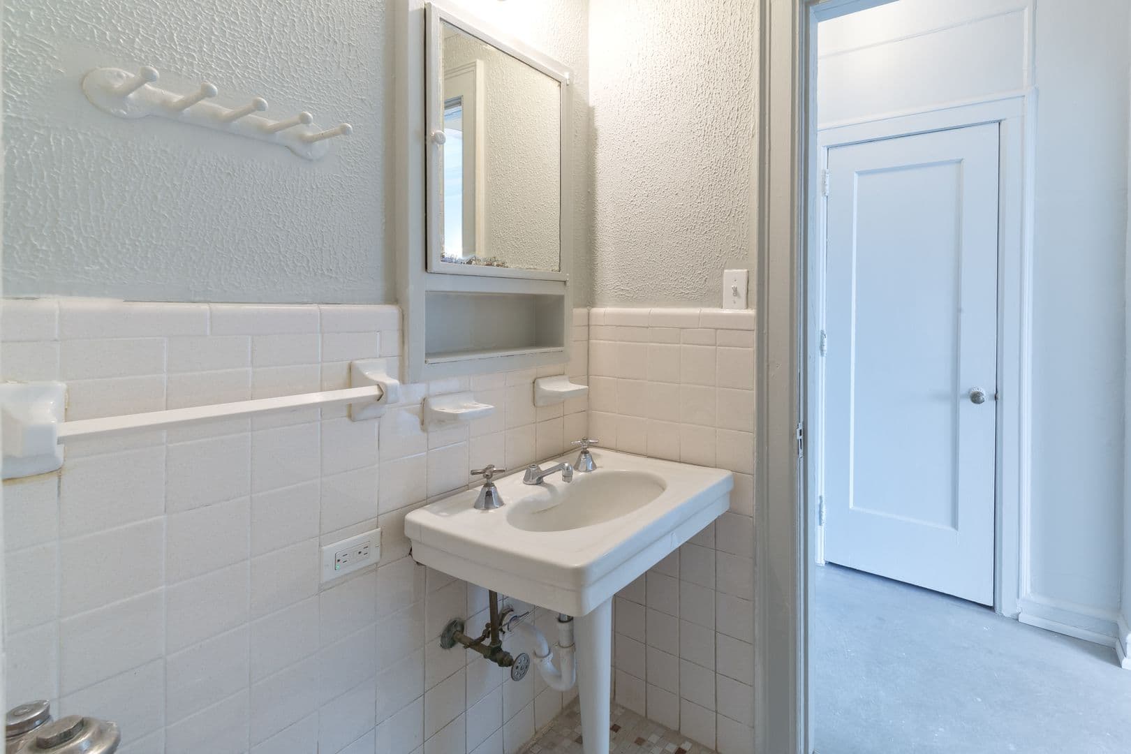 Detroit Apartment: 5440 Cass Ave
