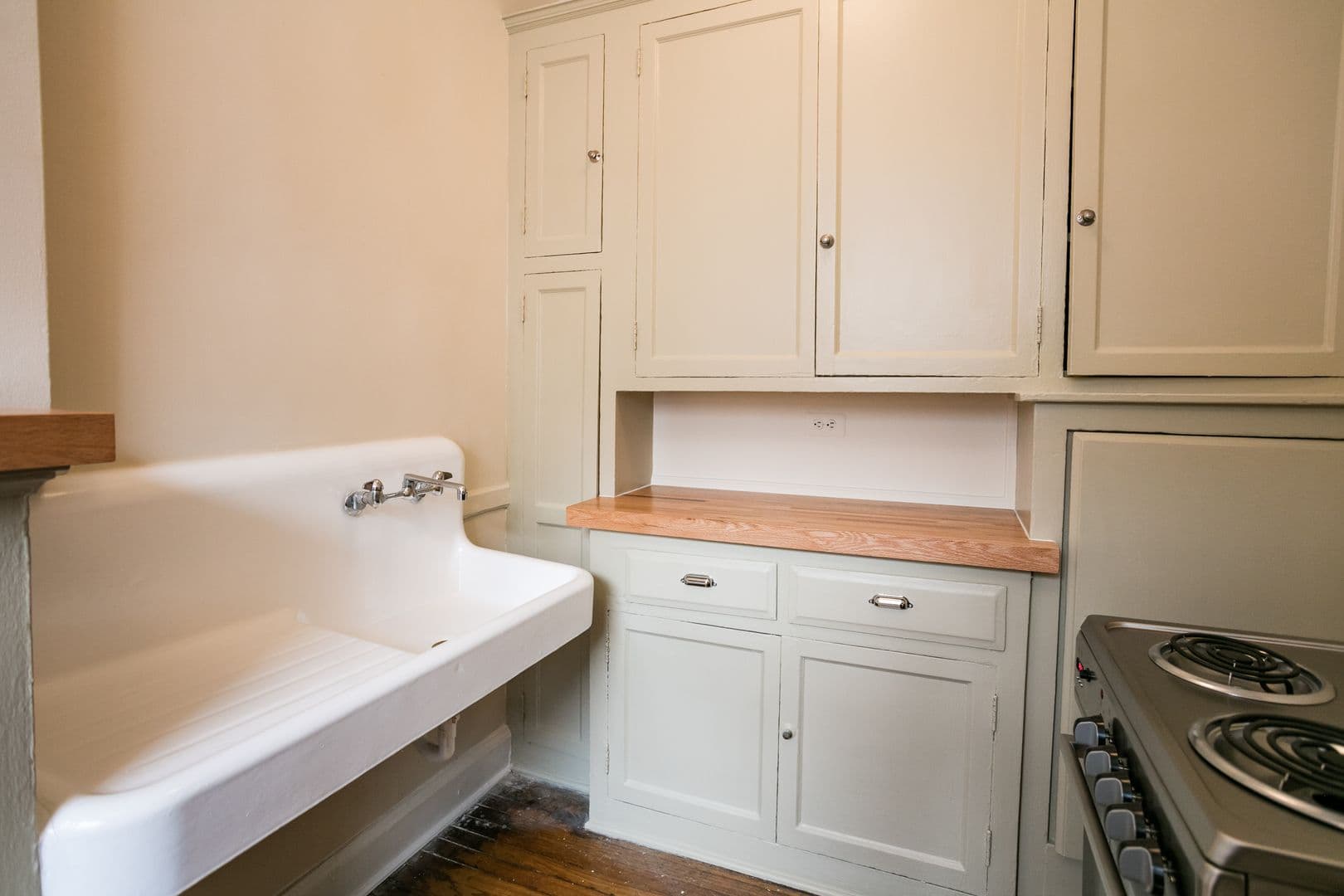 Detroit Apartment: 127 Seward Ave