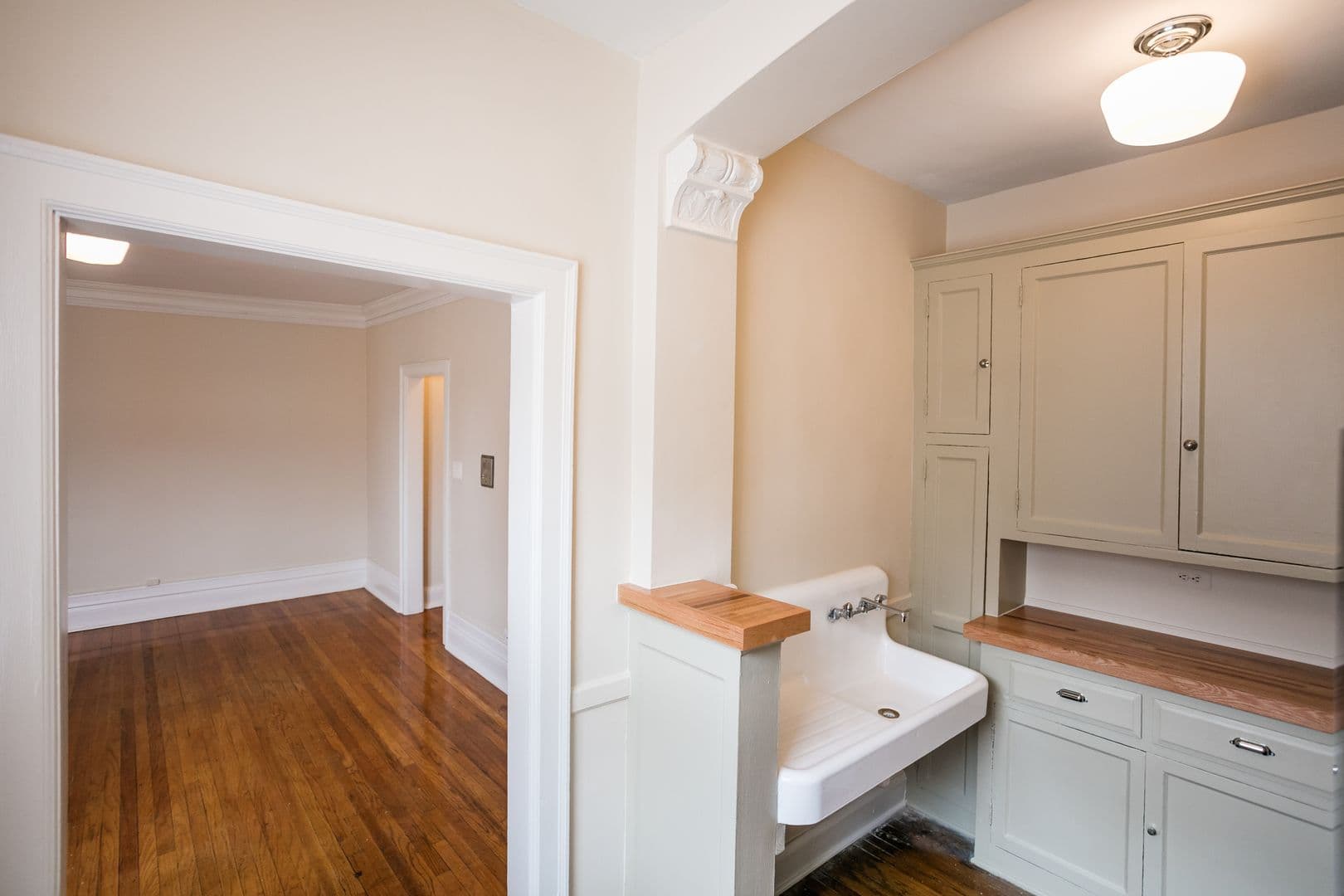 Detroit Apartment: 127 Seward Ave