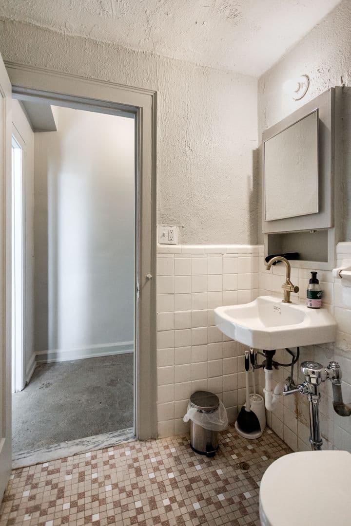 Detroit Apartment: 5440 Cass Ave