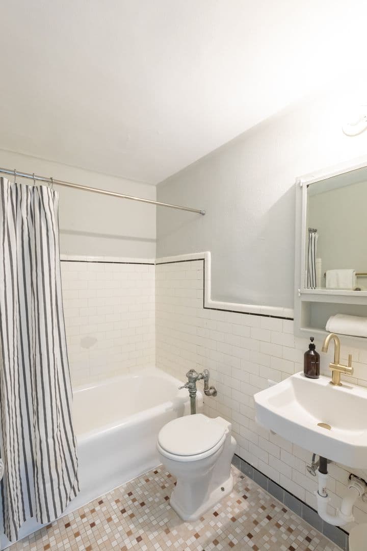 Detroit Apartment: 5440 Cass Ave