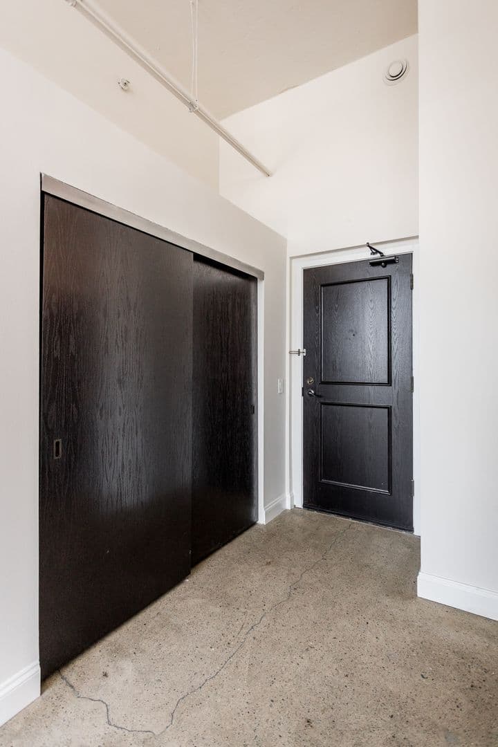 Detroit Apartment: 4600 Woodward