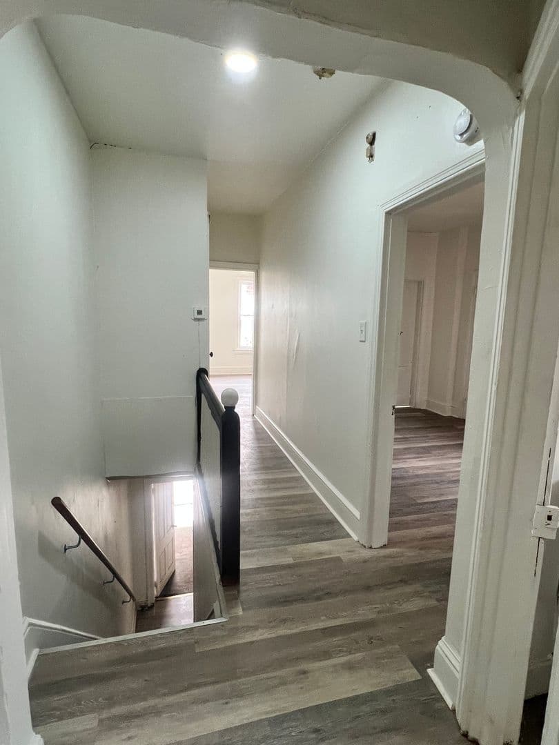 York Apartment: 574 W Princess St