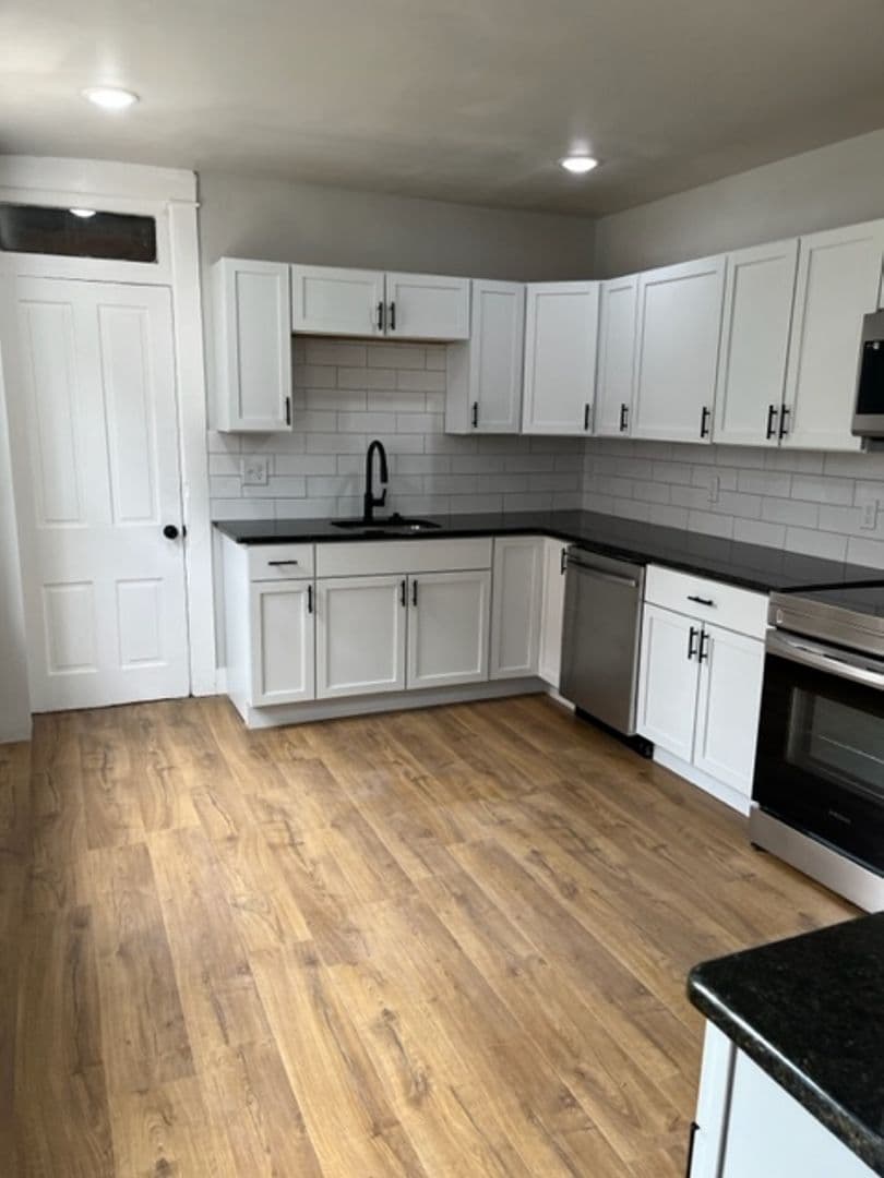 Lancaster Apartment: 144 S Prince Street