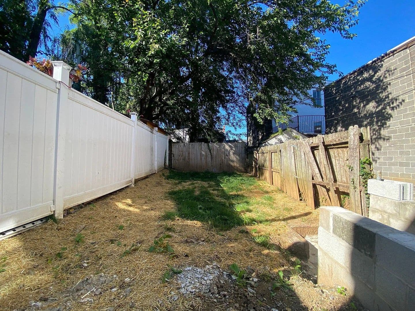 Lancaster House: 445 Manor St