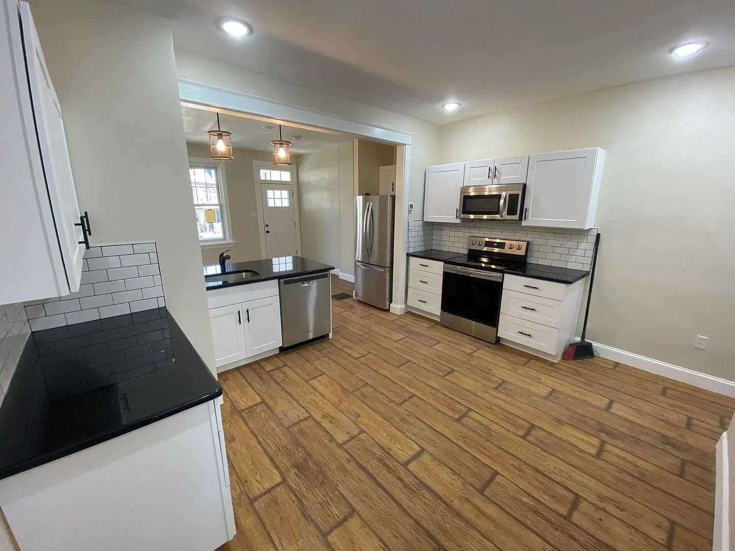 Lancaster House: 445 Manor St