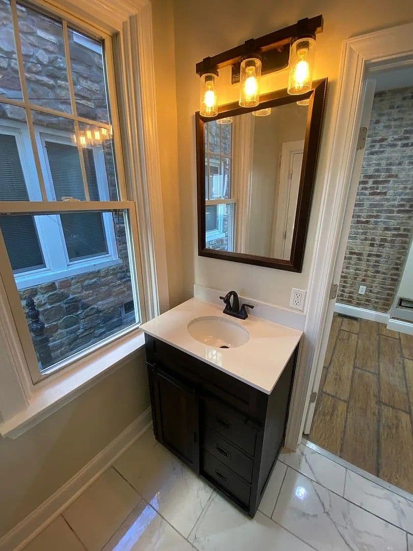 Lancaster House: 445 Manor St