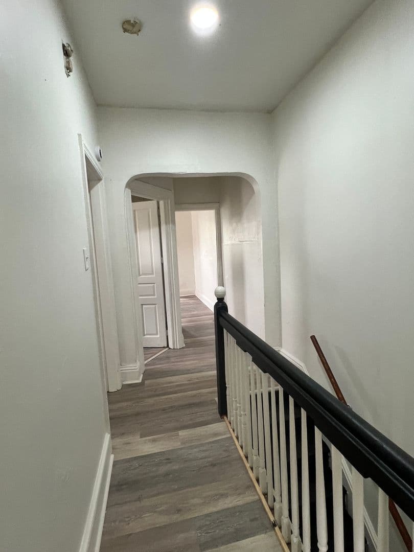 York Apartment: 574 W Princess St