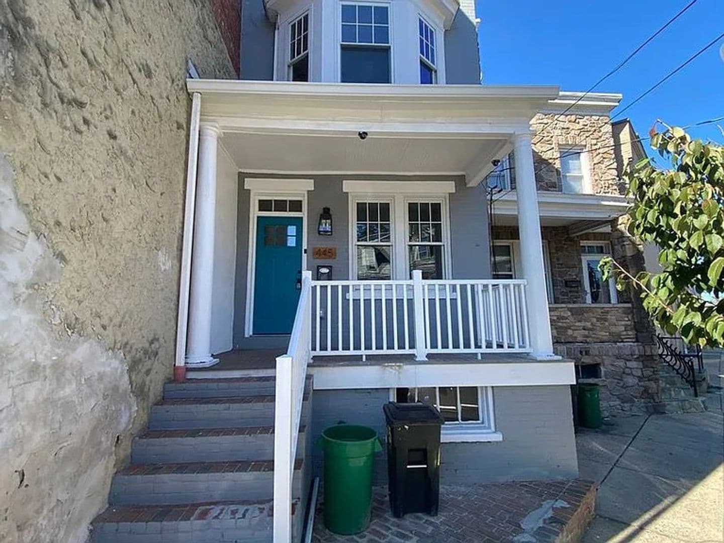 Lancaster House: 445 Manor St