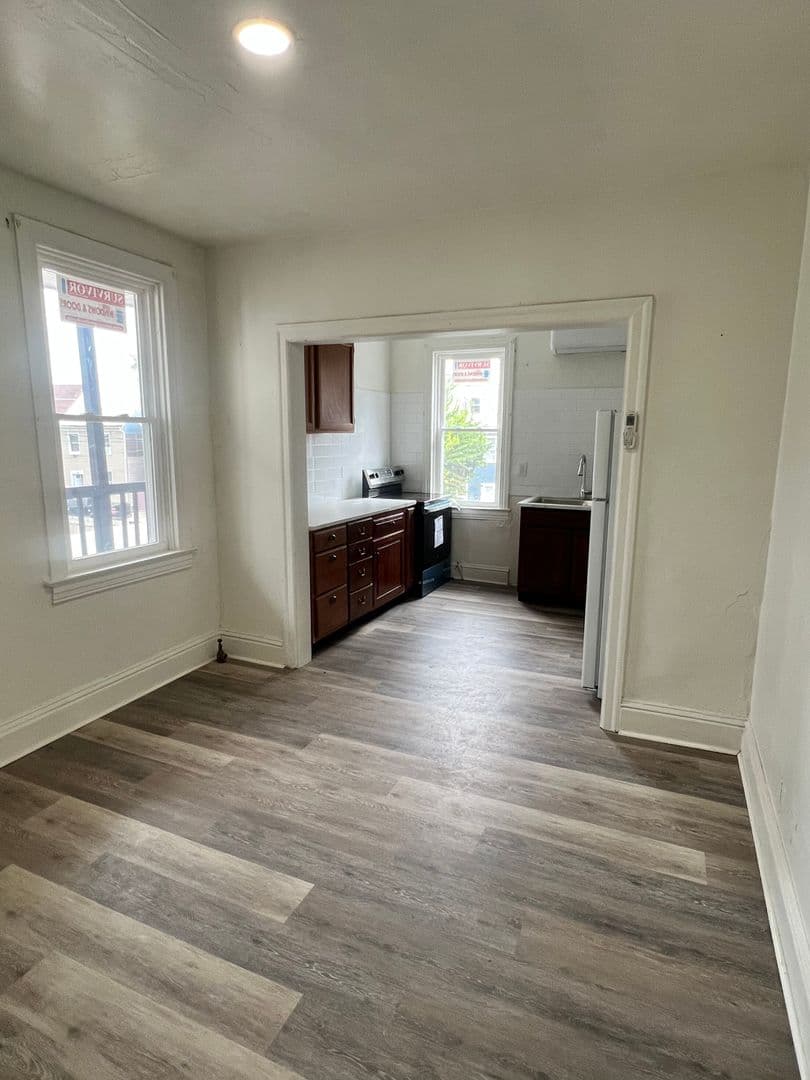 York Apartment: 574 W Princess St