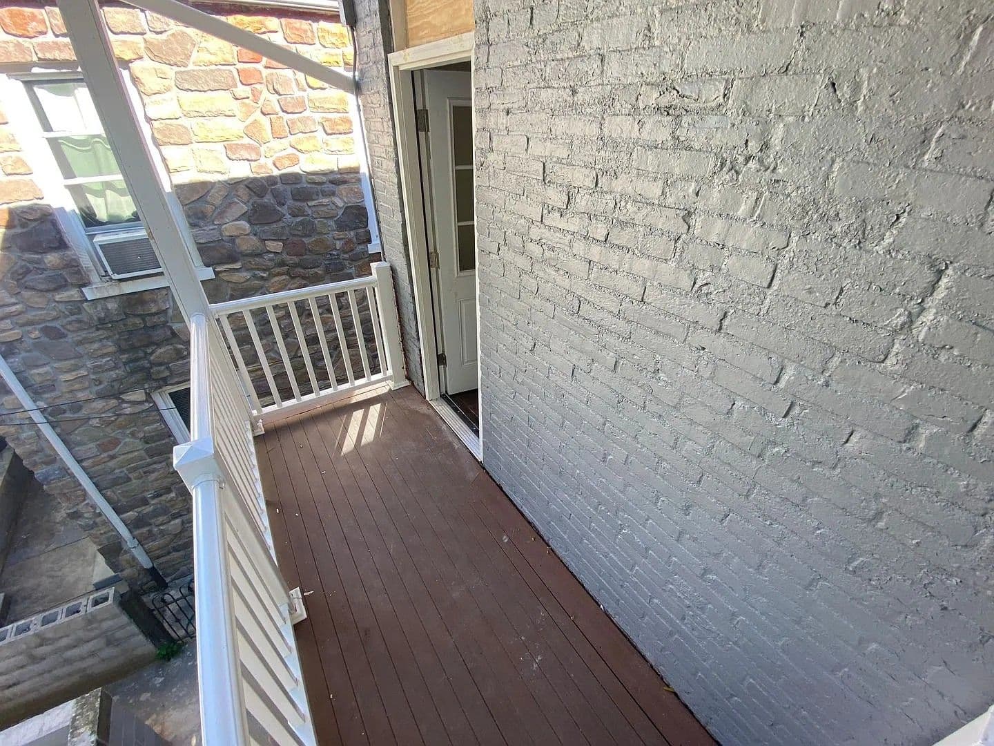 Lancaster House: 445 Manor St