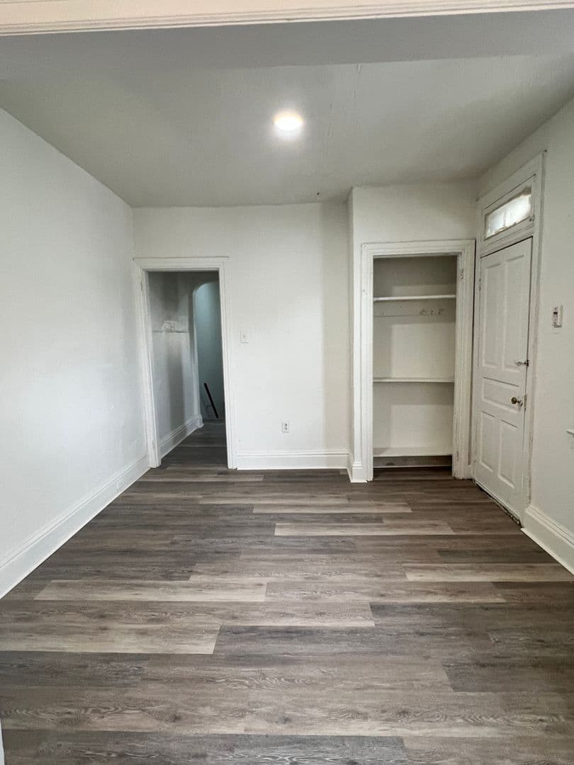 York Apartment: 574 W Princess St