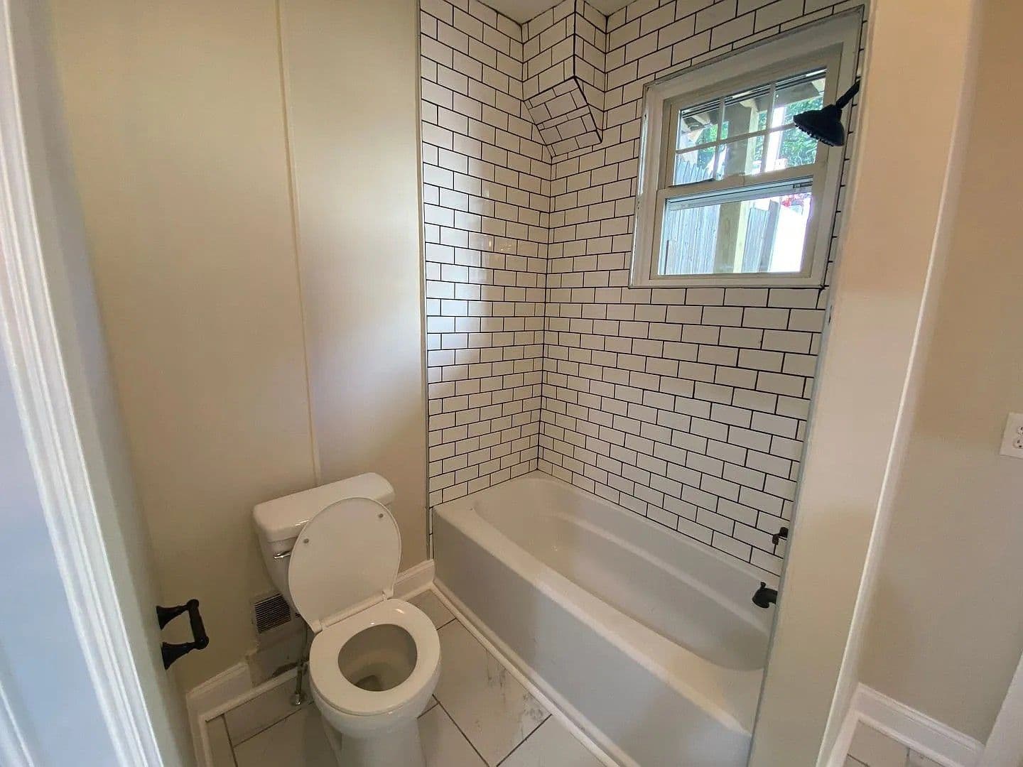 Lancaster House: 445 Manor St
