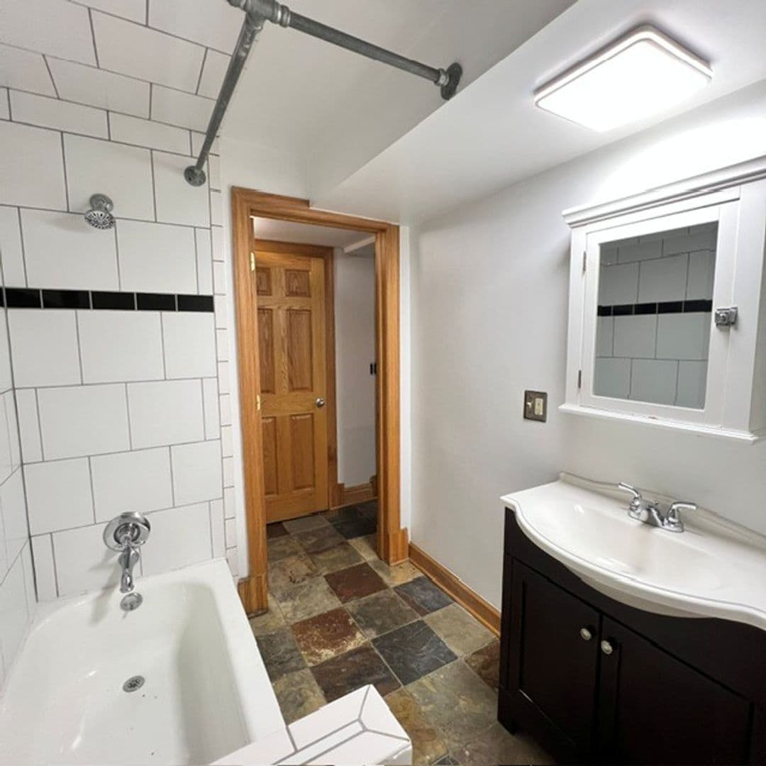 Detroit Apartment: 39 Peterboro St