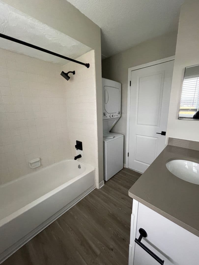 Royal Oak Apartment: 4031 Crooks Road
