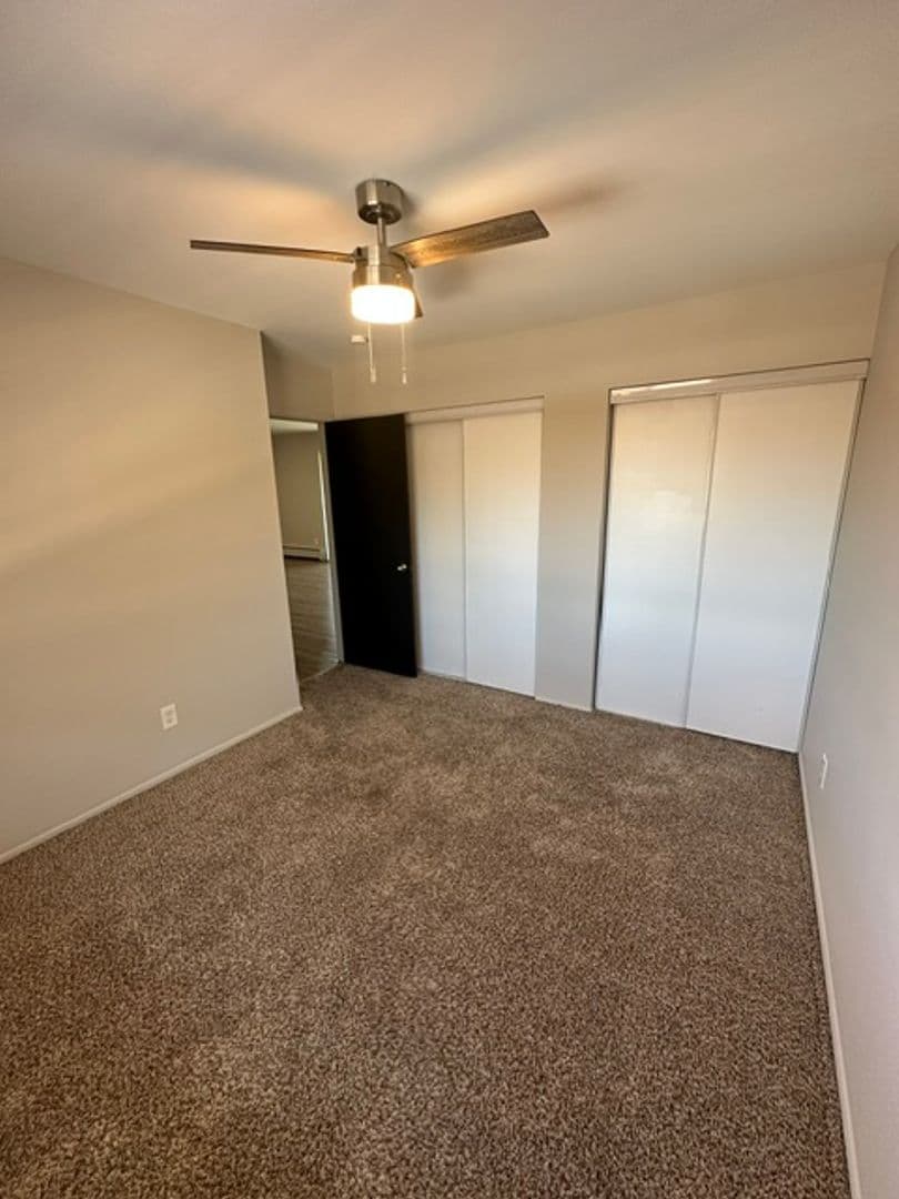 Royal Oak Apartment: 1923 Crooks Rd