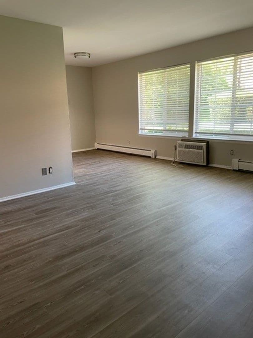 Milford Apartment: 855 E. Commerce Street