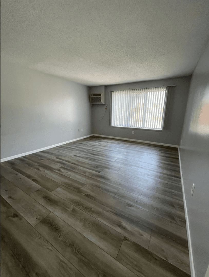 Walled Lake Apartment: 1250 E West Maple Rd