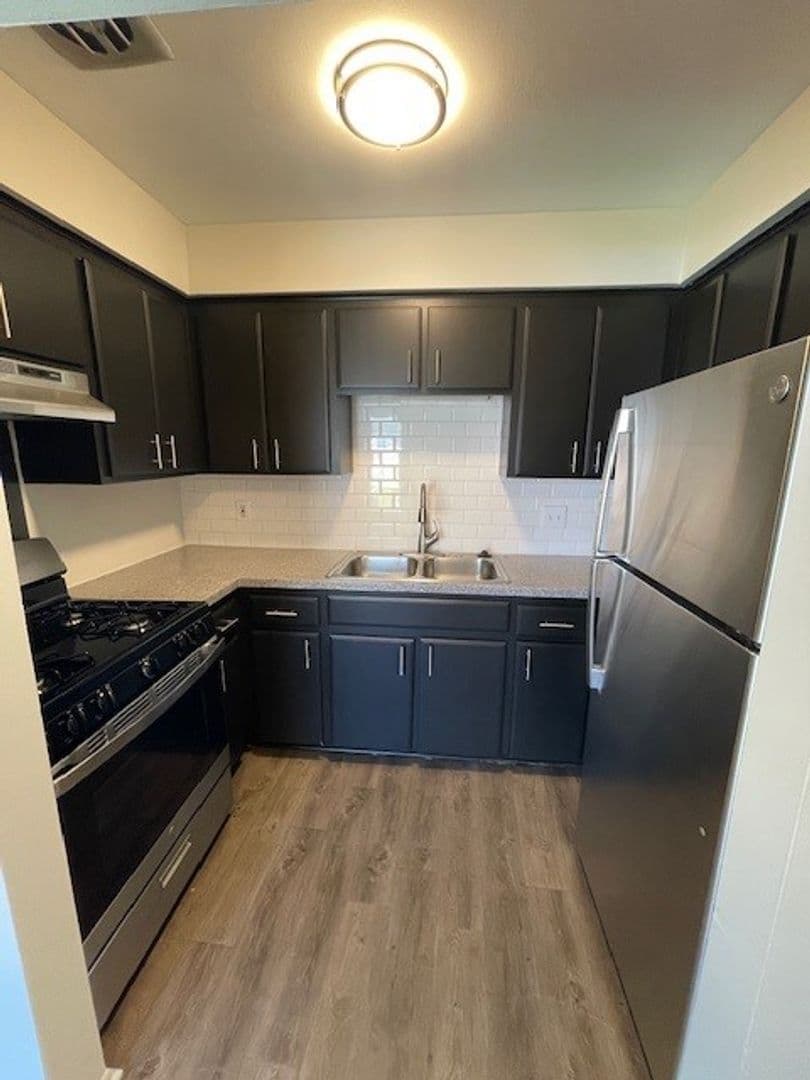 Milford Apartment: 855 E. Commerce Street