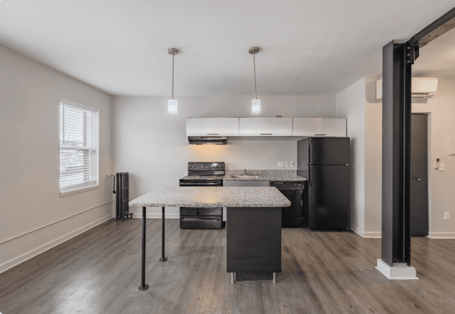 Royal Oak Apartment: 310 W Sixth St