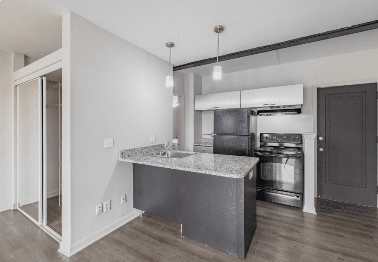 Royal Oak Apartment: 310 W Sixth St