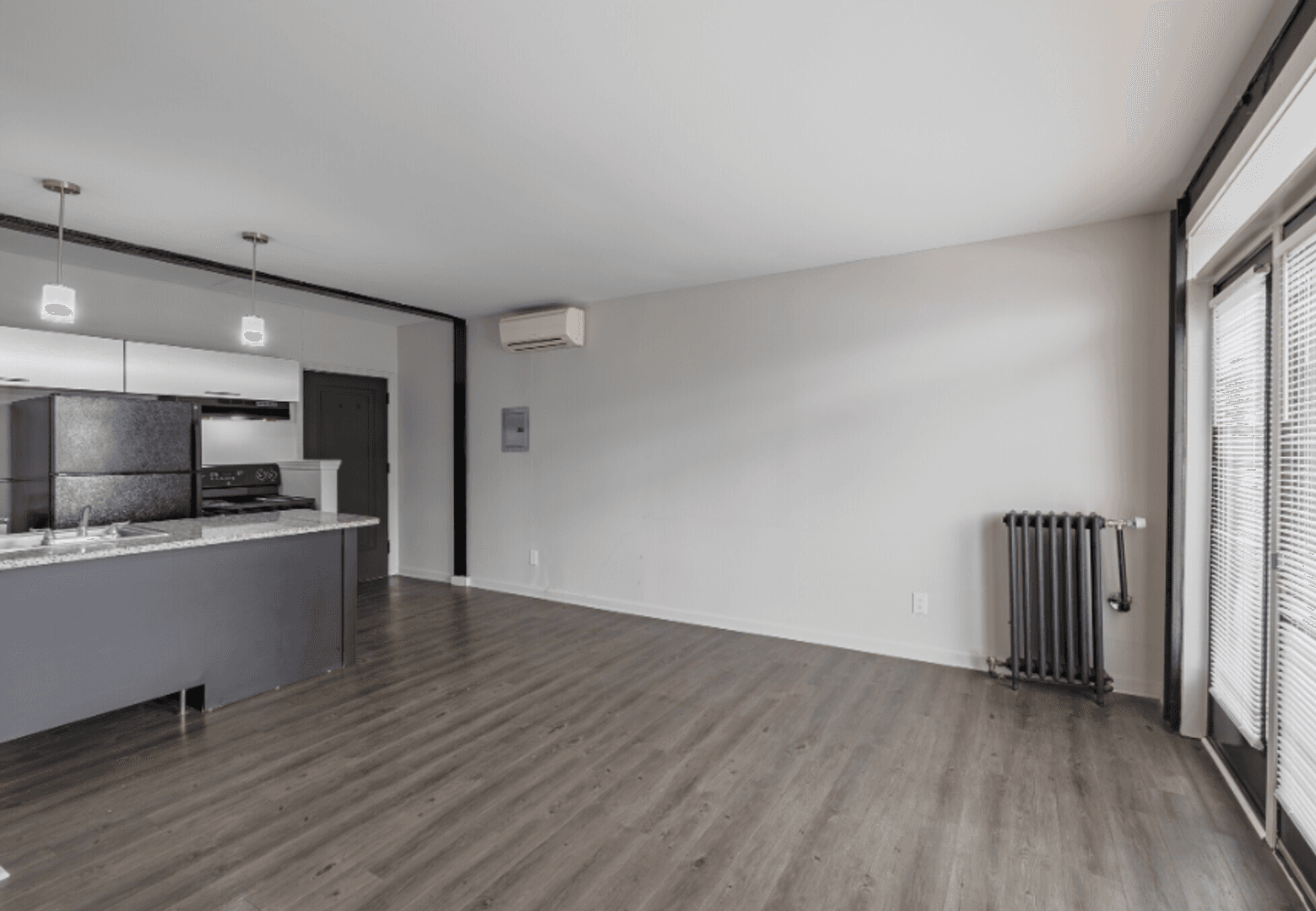 Royal Oak Apartment: 310 W Sixth St