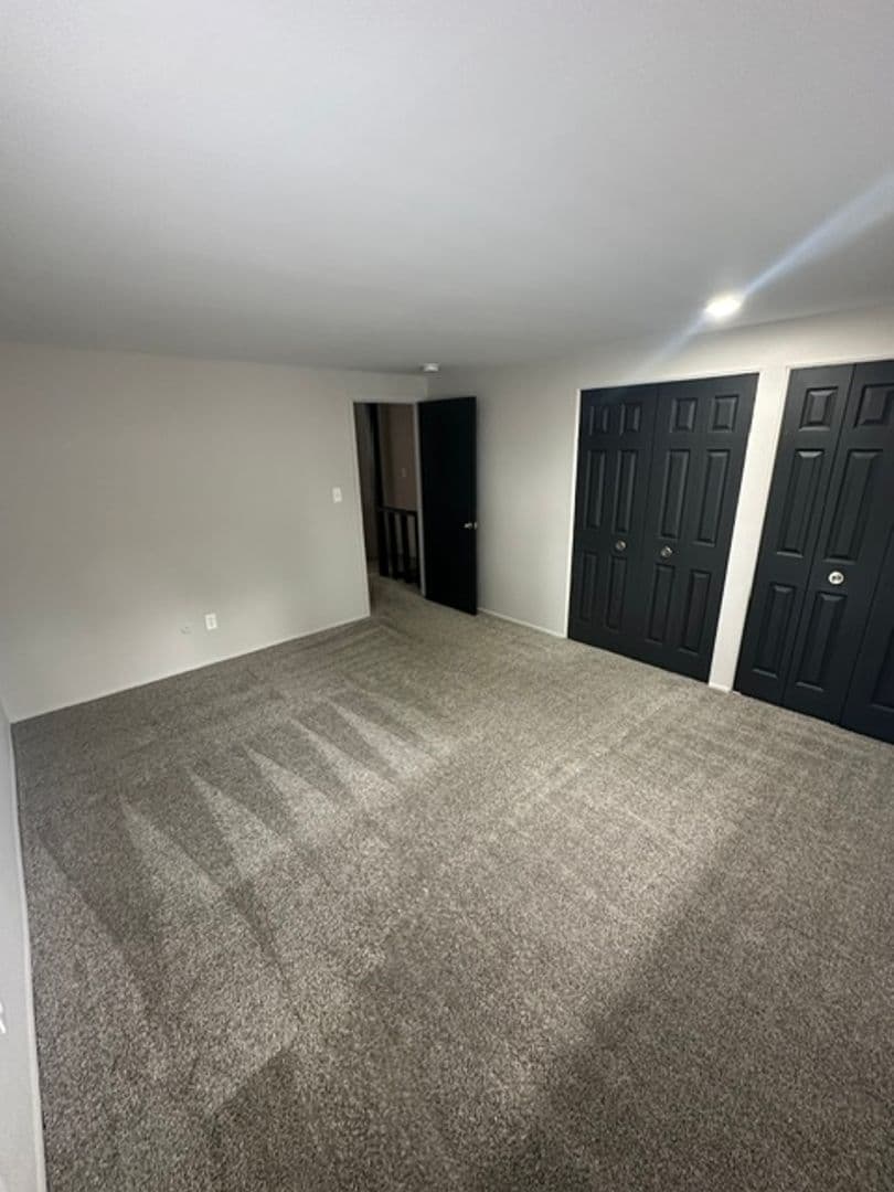 Royal Oak Apartment: 325 E Sixth Street
