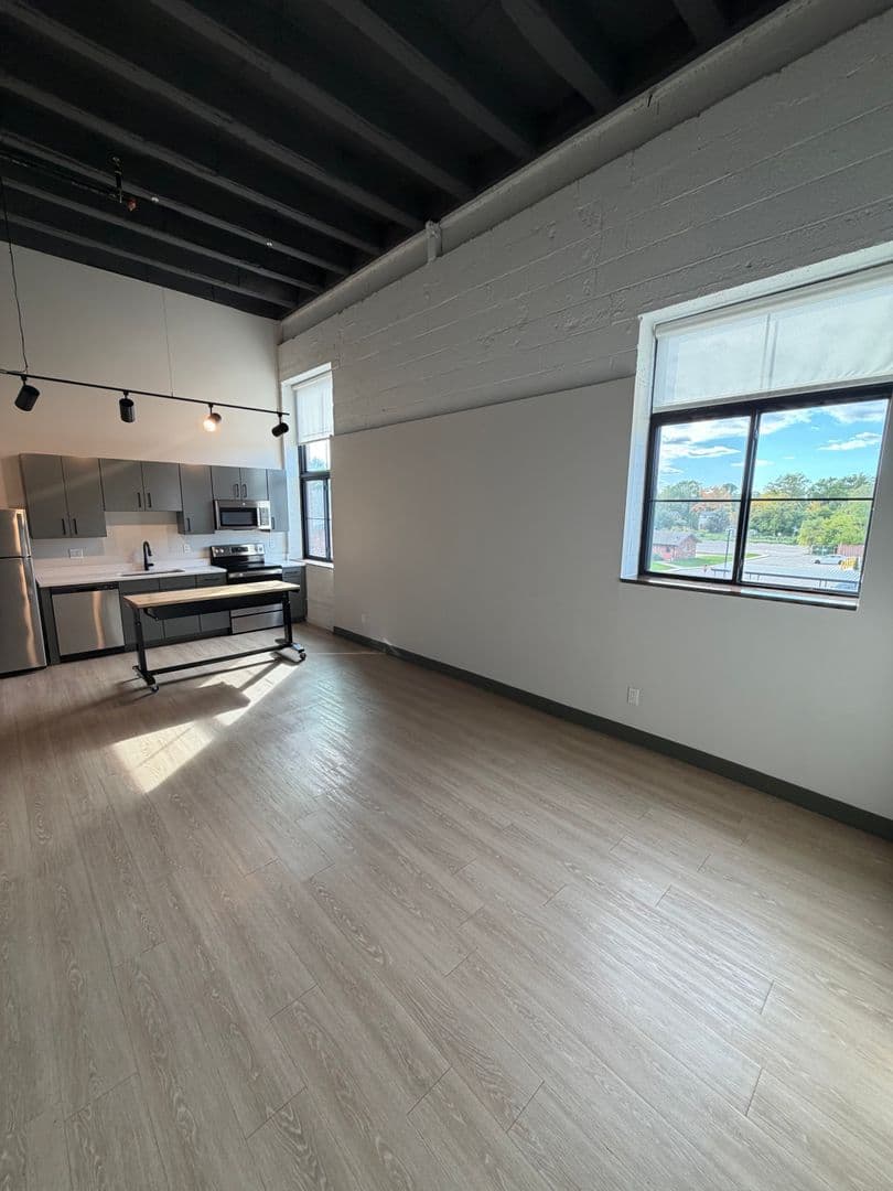 Berkley Apartment: 2219 Coolidge Hwy