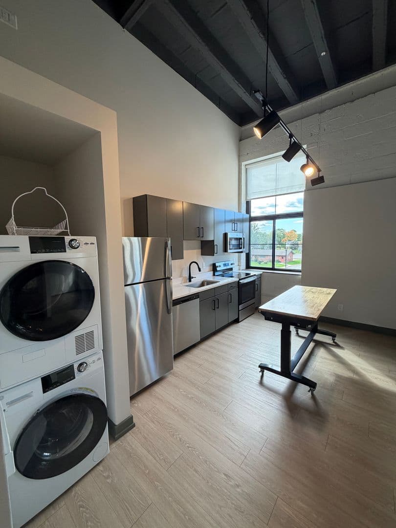 Berkley Apartment: 2219 Coolidge Hwy