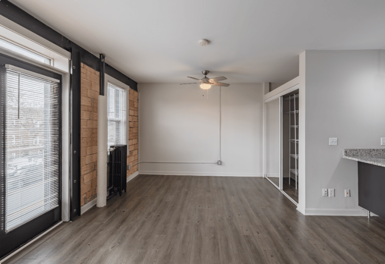 Royal Oak Apartment: 310 W Sixth St