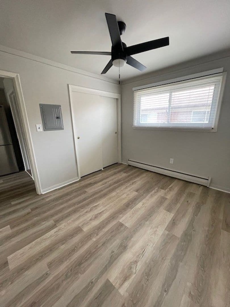 Royal Oak Apartment: 3830 Devon Rd